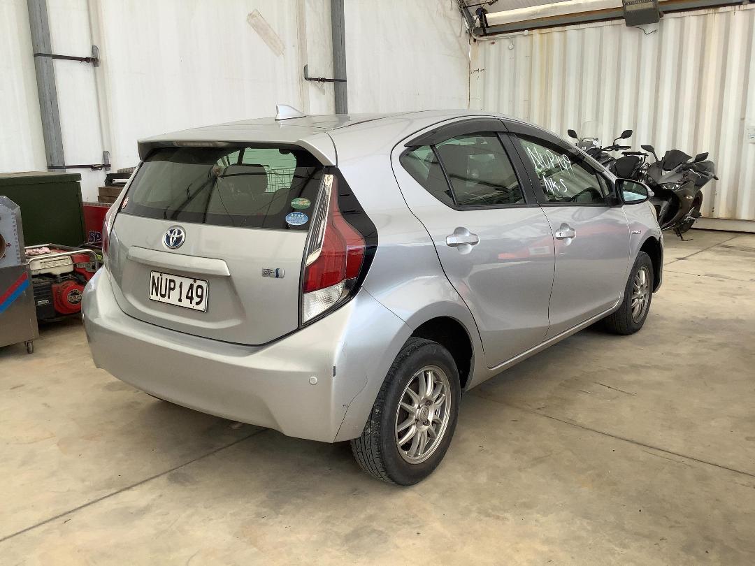 Photo '8' of Toyota Aqua