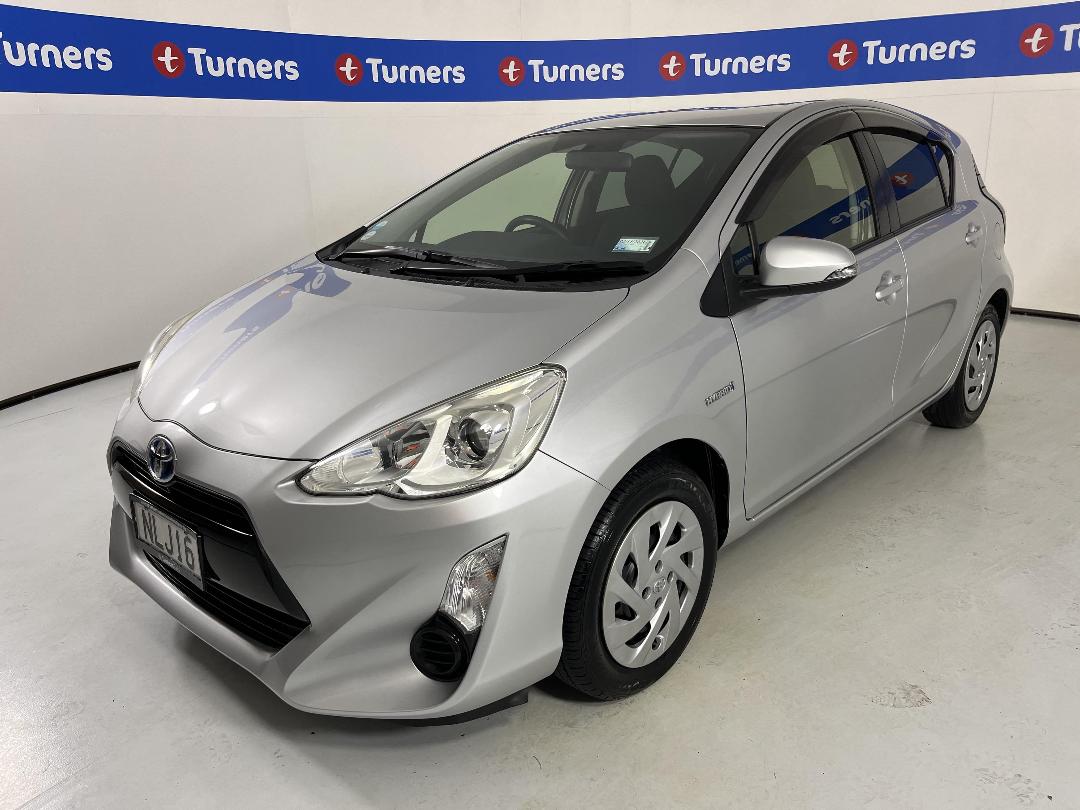 Photo '4' of Toyota Aqua Photo '4' of Toyota Aqua