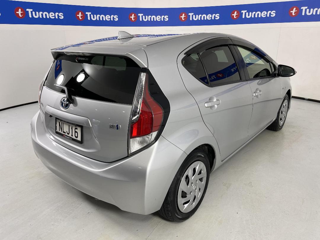 Photo '7' of Toyota Aqua Photo '7' of Toyota Aqua