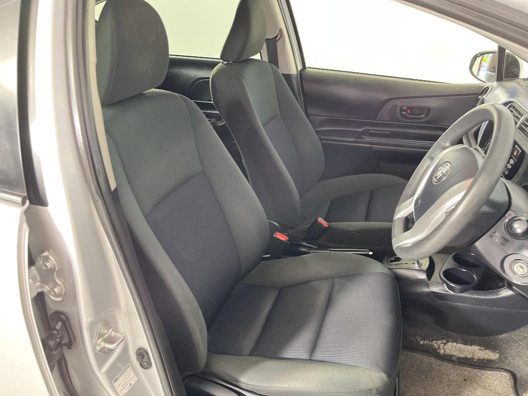 Photo '16' of Toyota Aqua Photo '16' of Toyota Aqua