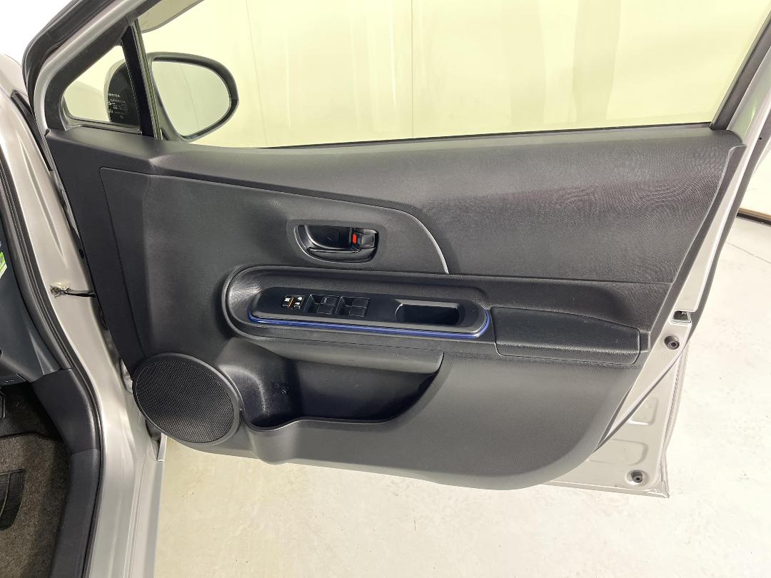 Photo '15' of Toyota Aqua Photo '15' of Toyota Aqua