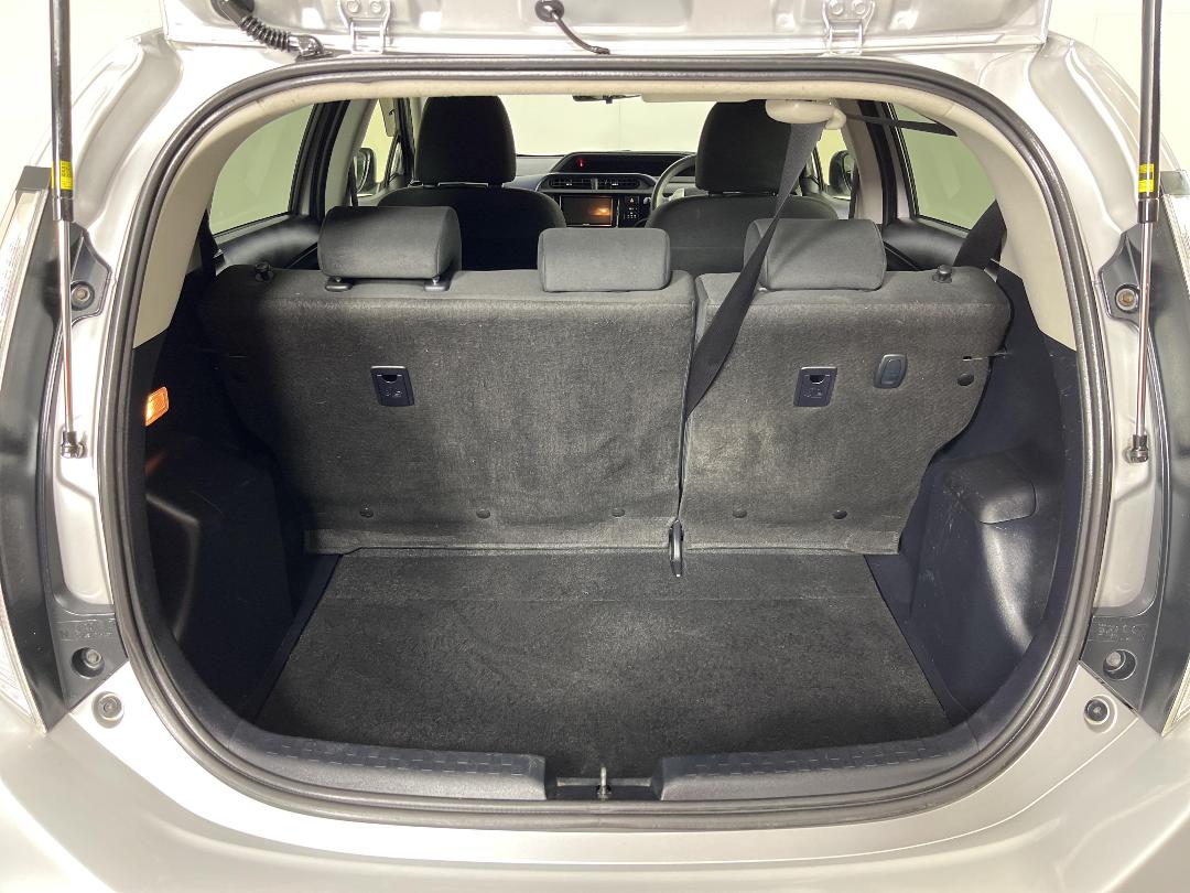 Photo '14' of Toyota Aqua Photo '14' of Toyota Aqua