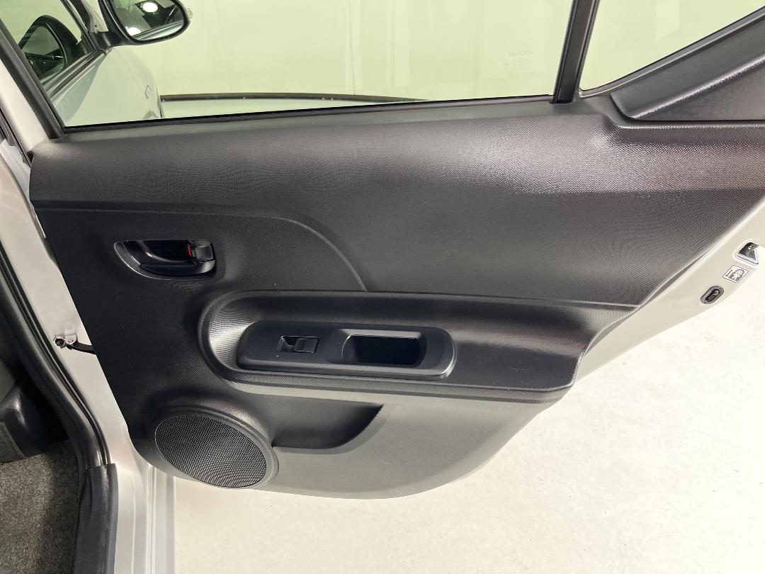 Photo '19' of Toyota Aqua Photo '19' of Toyota Aqua