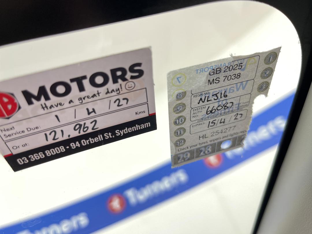 Photo '23' of Toyota Aqua Photo '23' of Toyota Aqua