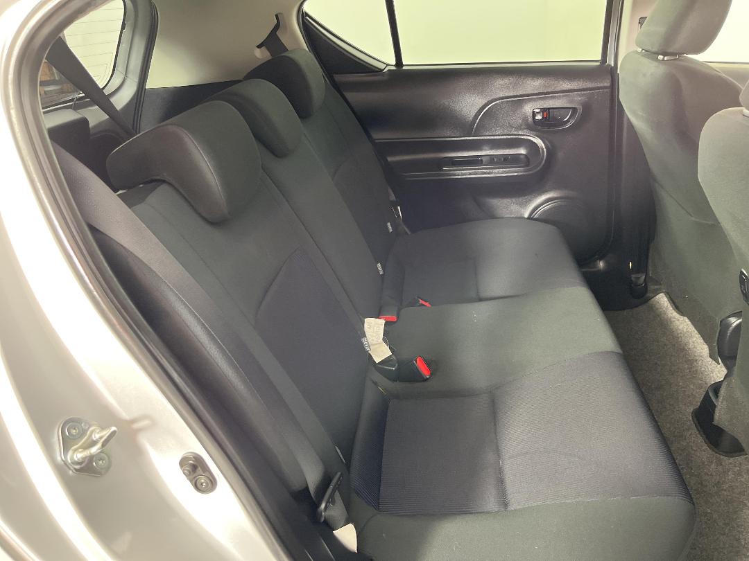 Photo '20' of Toyota Aqua Photo '20' of Toyota Aqua