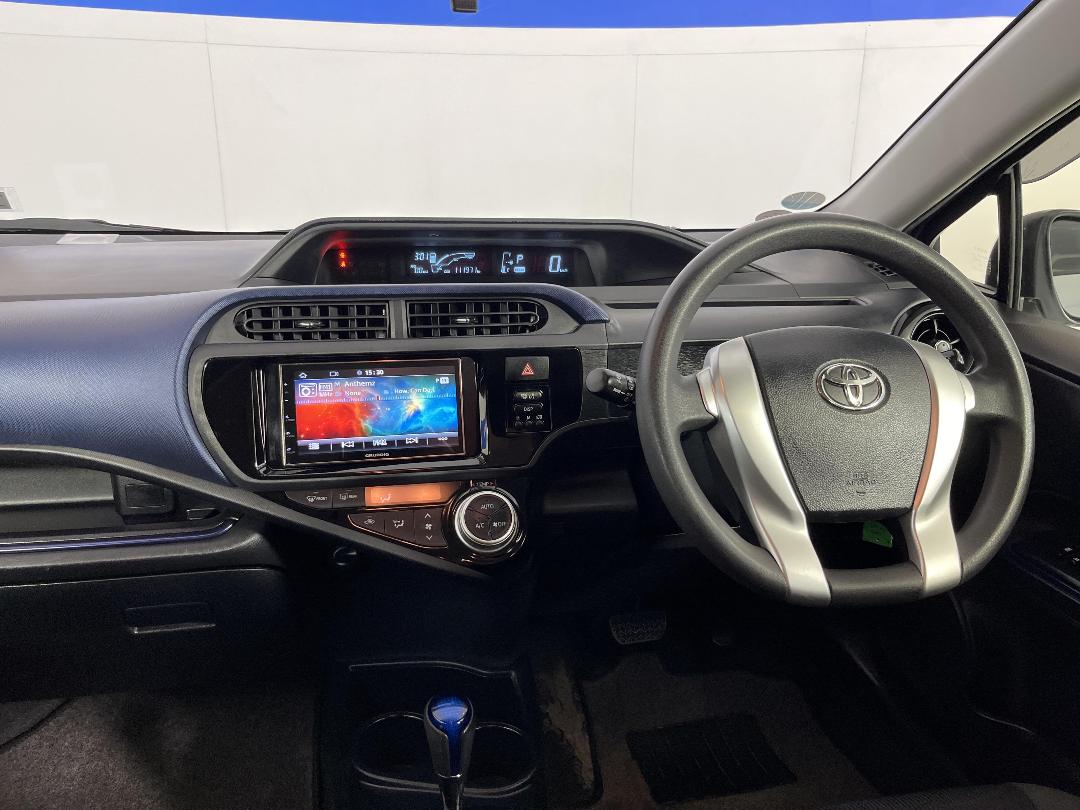 Photo '17' of Toyota Aqua Photo '17' of Toyota Aqua