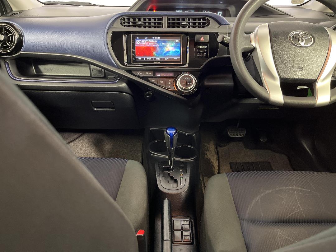 Photo '18' of Toyota Aqua Photo '18' of Toyota Aqua