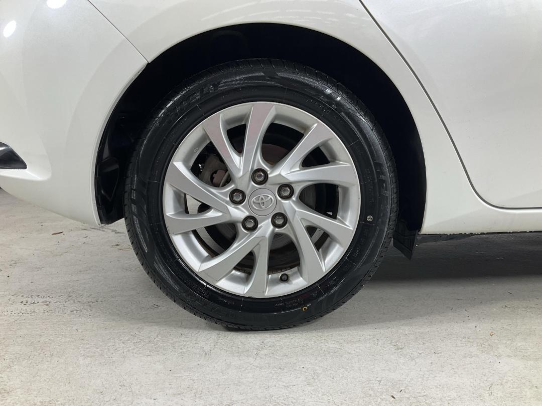 Photo '12' of Toyota Auris