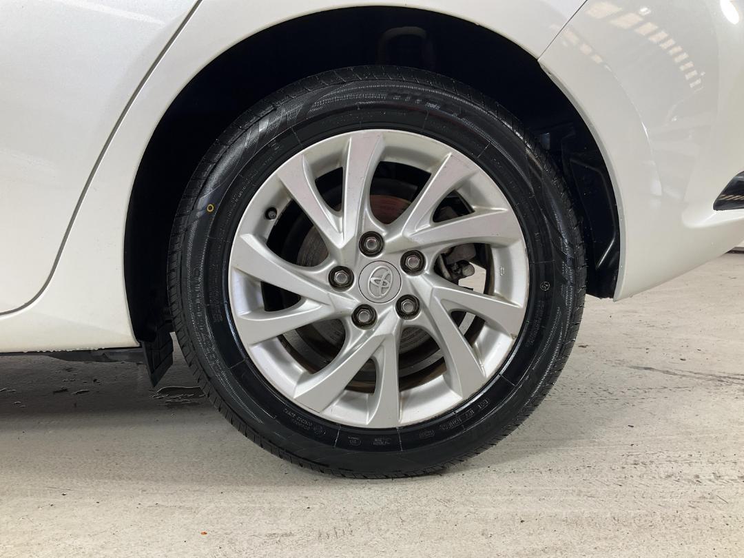 Photo '11' of Toyota Auris