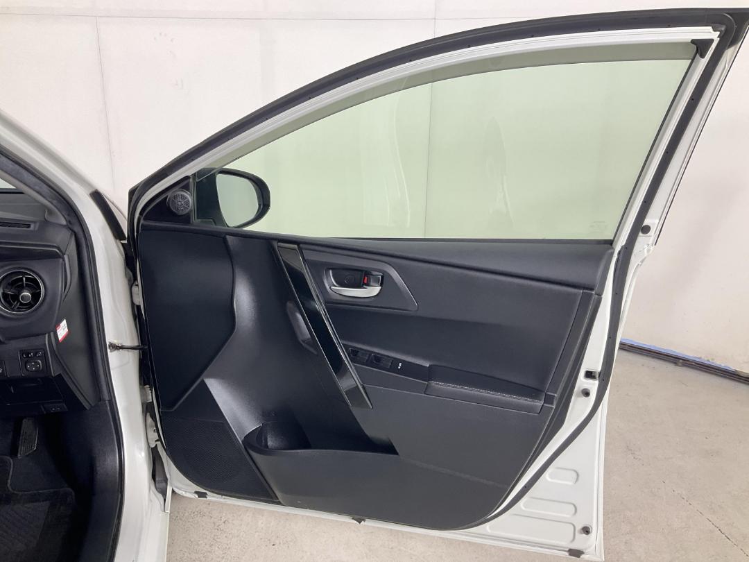 Photo '15' of Toyota Auris