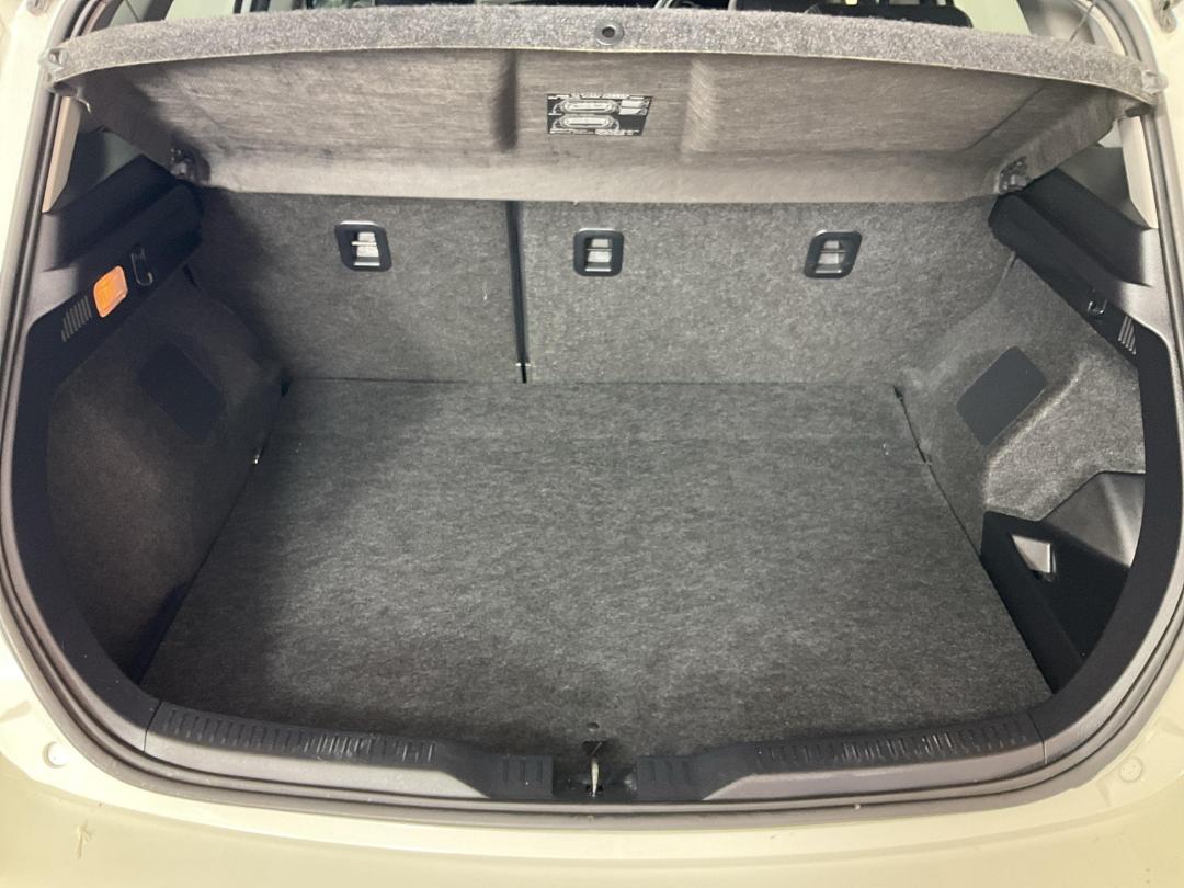 Photo '14' of Toyota Auris