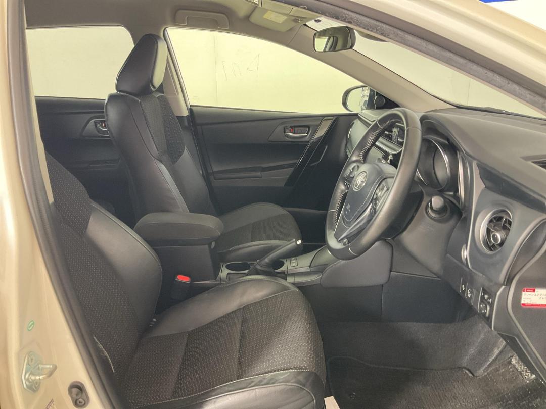 Photo '16' of Toyota Auris