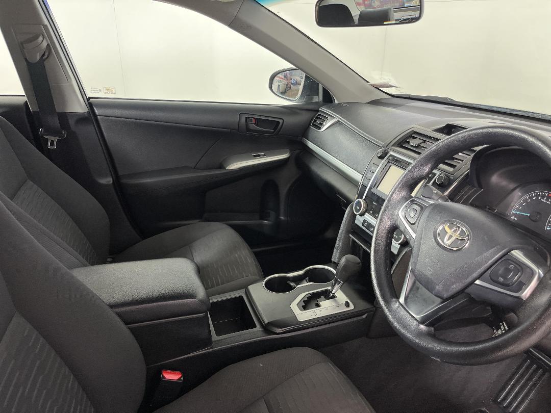 Photo '16' of Toyota Camry Photo '16' of Toyota Camry