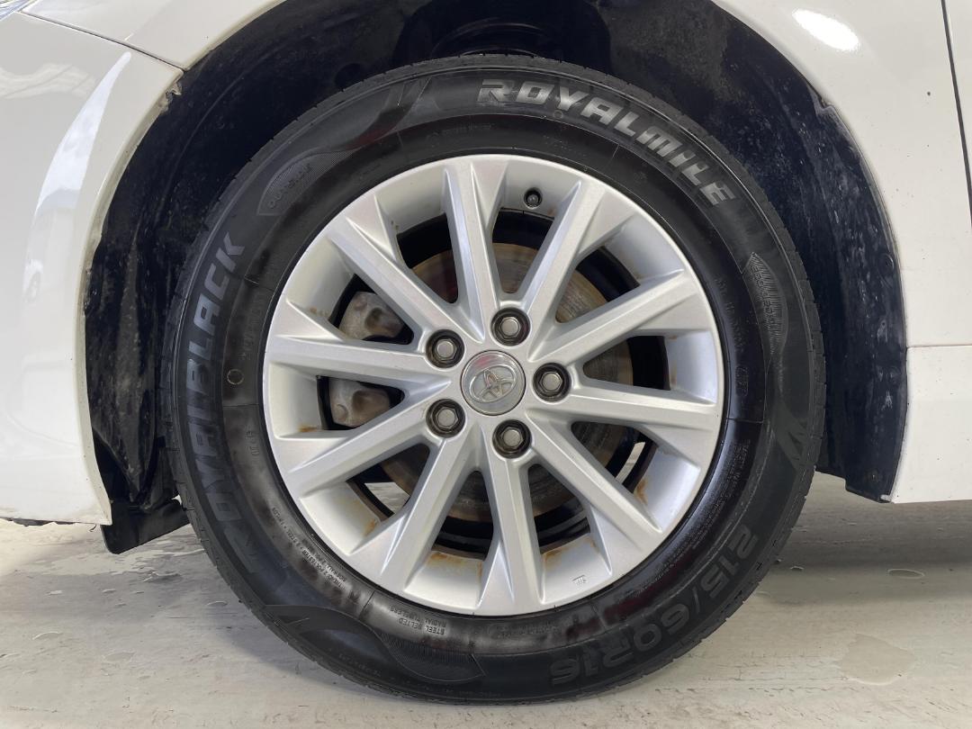 Photo '10' of Toyota Camry