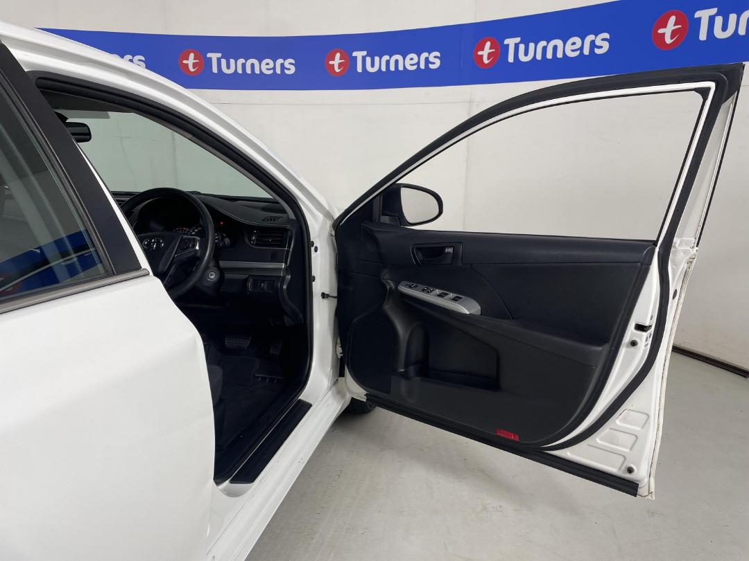 Photo '15' of Toyota Camry