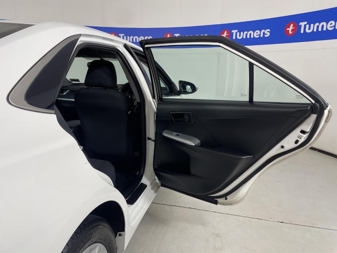 Photo '19' of Toyota Camry