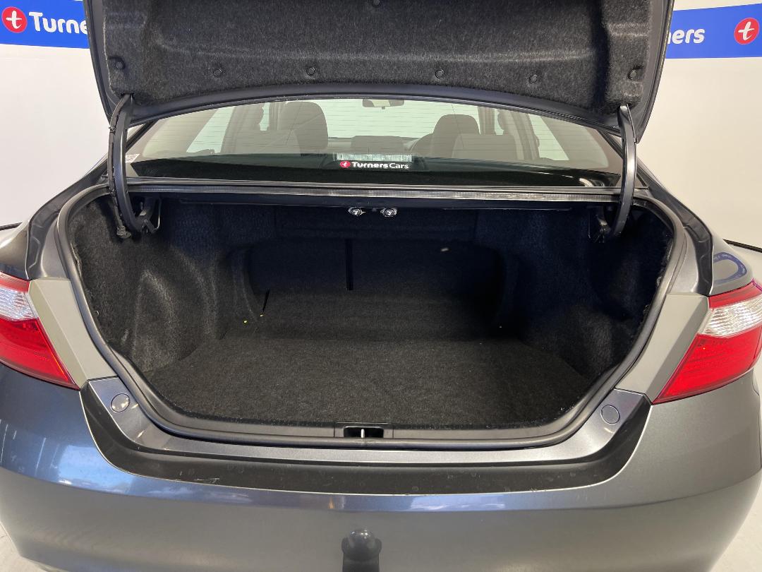 Photo '14' of Toyota Camry Photo '14' of Toyota Camry