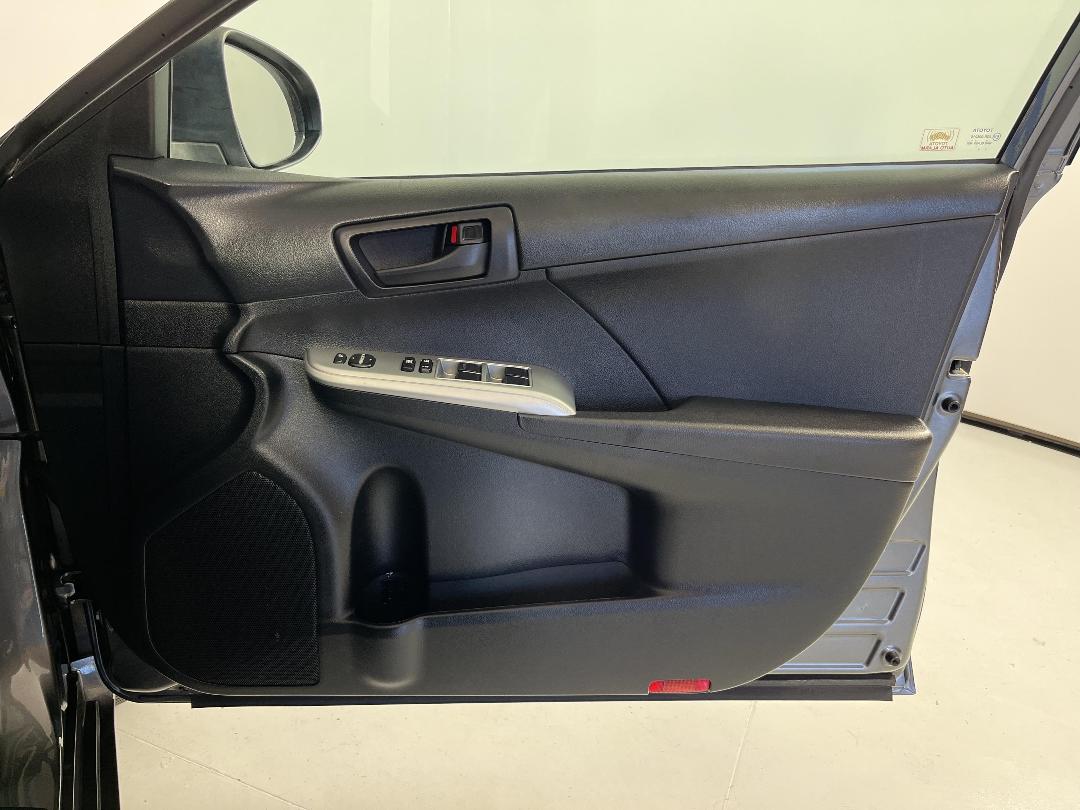 Photo '15' of Toyota Camry Photo '15' of Toyota Camry