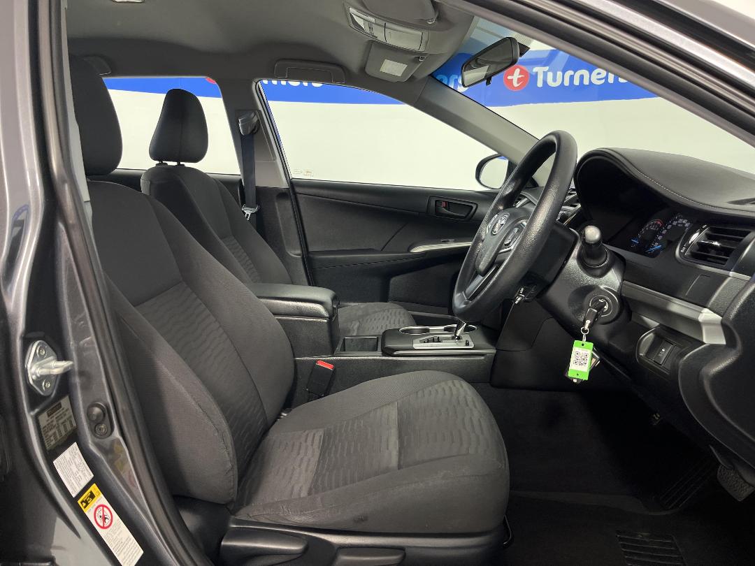 Photo '16' of Toyota Camry Photo '16' of Toyota Camry