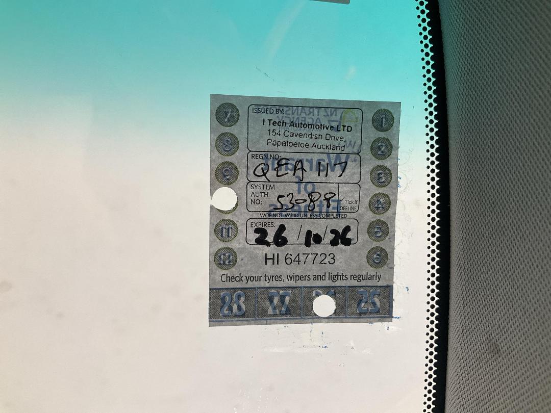 Photo '23' of Toyota Camry