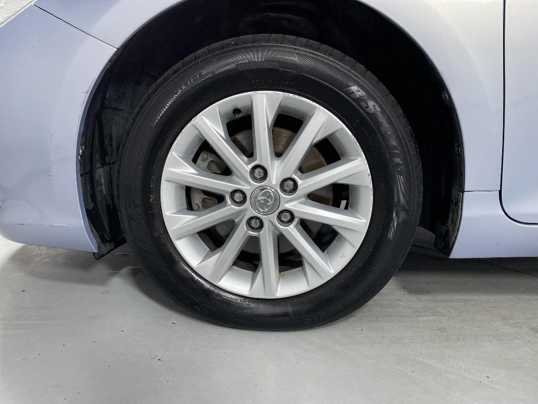 Photo '10' of Toyota Camry