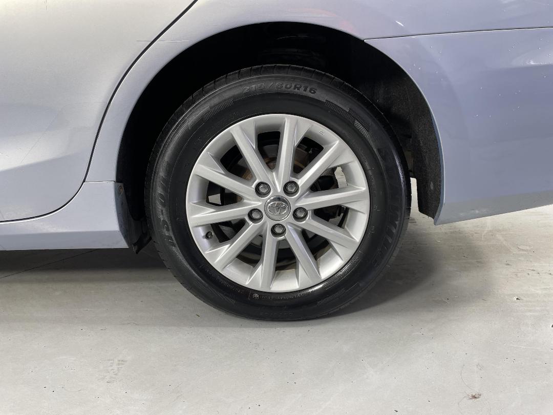 Photo '11' of Toyota Camry