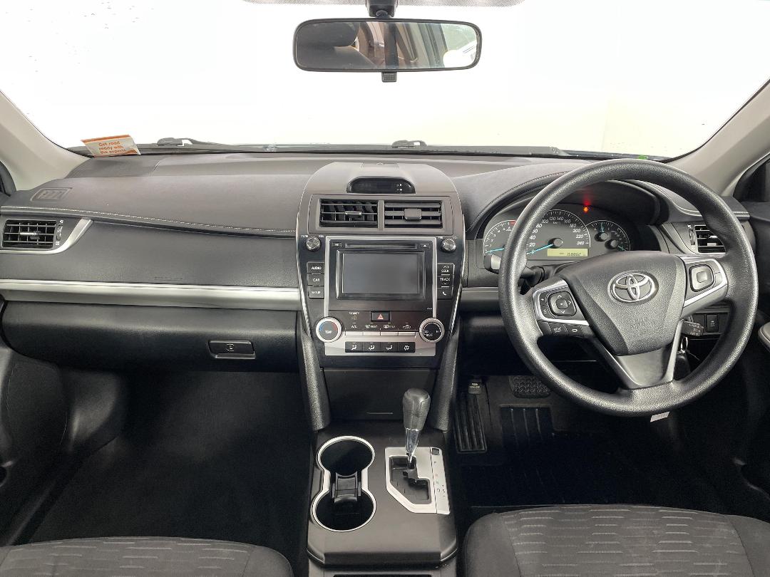 Photo '17' of Toyota Camry