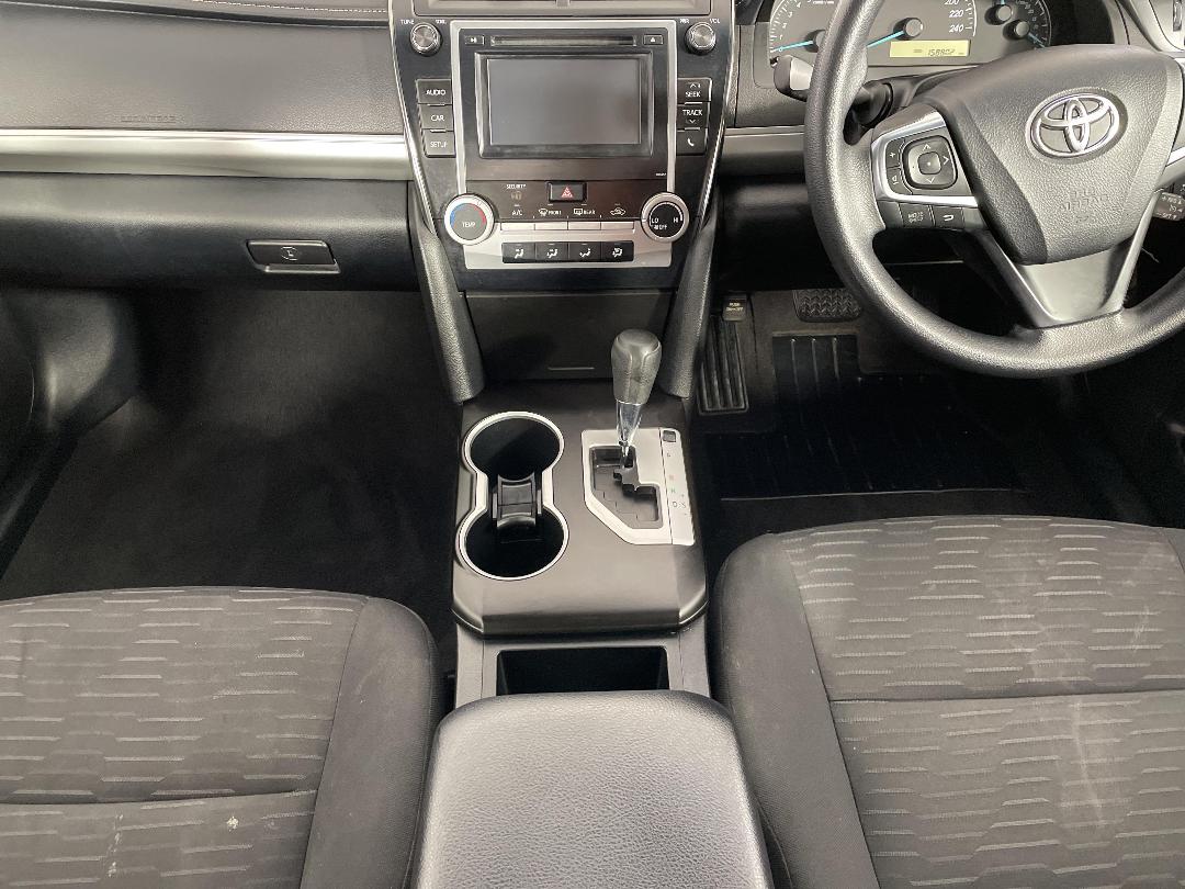 Photo '18' of Toyota Camry