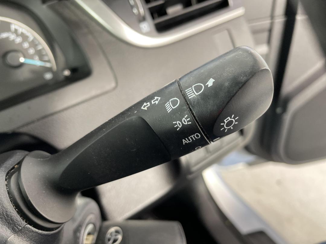 Photo '28' of Toyota Camry