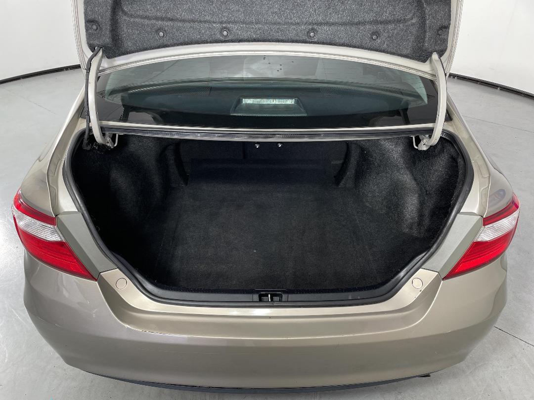 Photo '14' of Toyota Camry Photo '14' of Toyota Camry