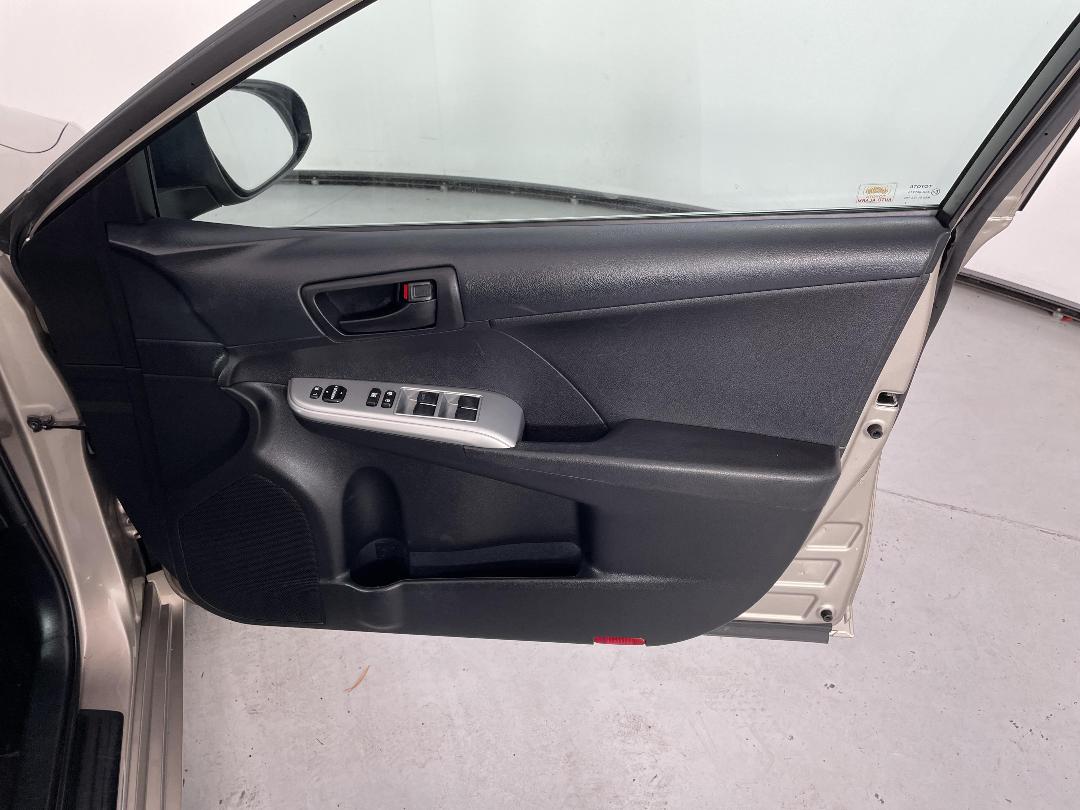 Photo '15' of Toyota Camry Photo '15' of Toyota Camry