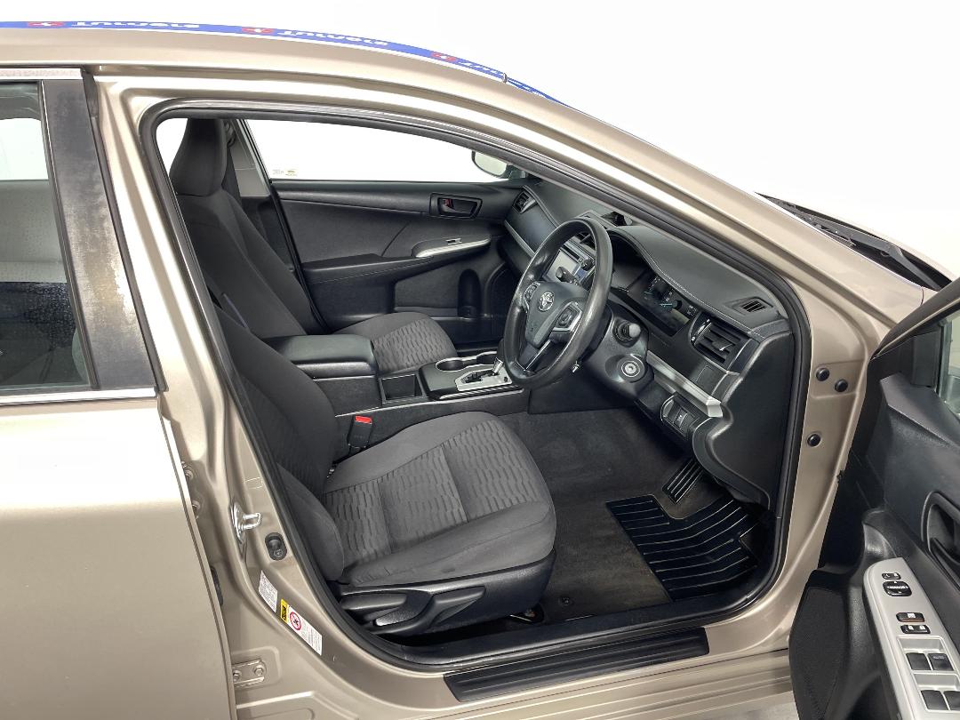 Photo '16' of Toyota Camry Photo '16' of Toyota Camry