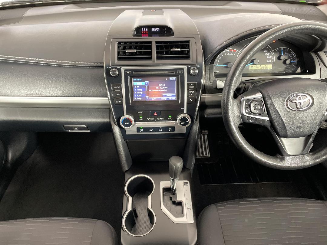 Photo '18' of Toyota Camry Photo '18' of Toyota Camry