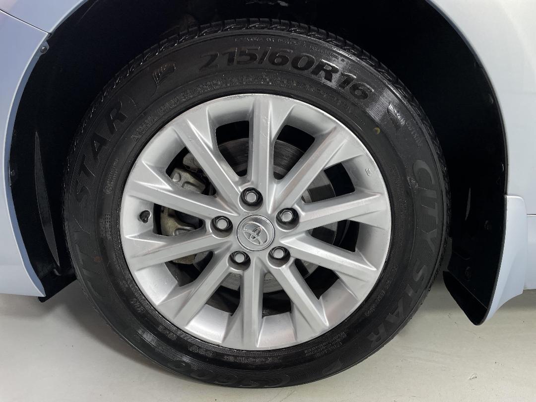 Photo '10' of Toyota Camry