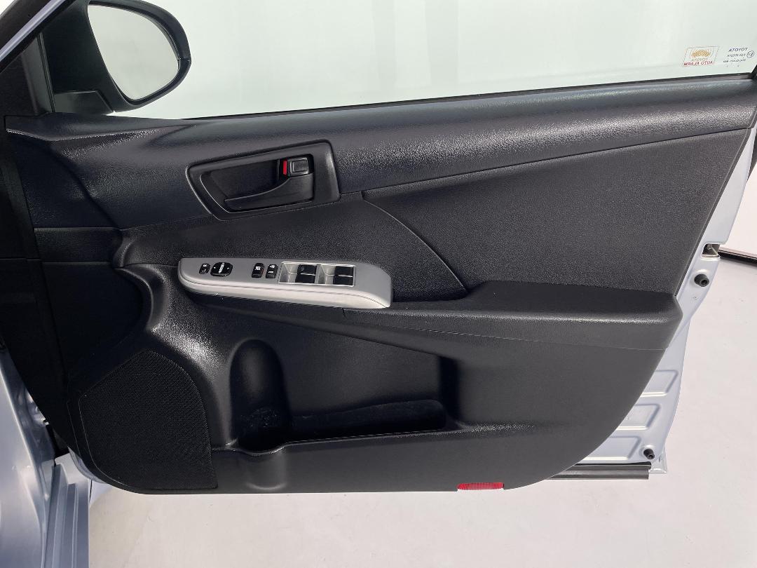 Photo '15' of Toyota Camry