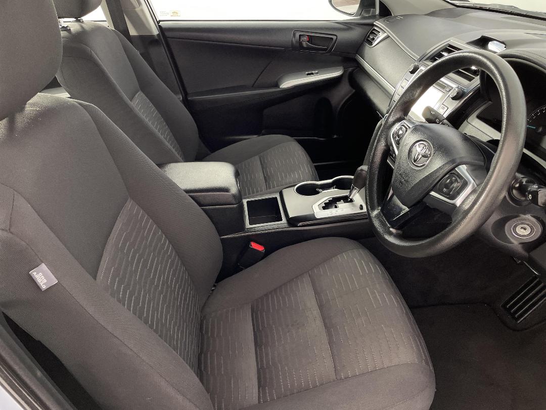 Photo '16' of Toyota Camry