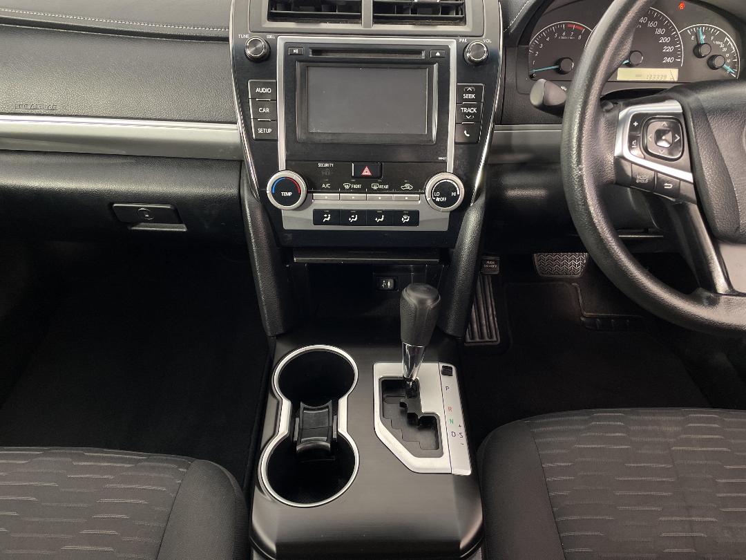 Photo '18' of Toyota Camry