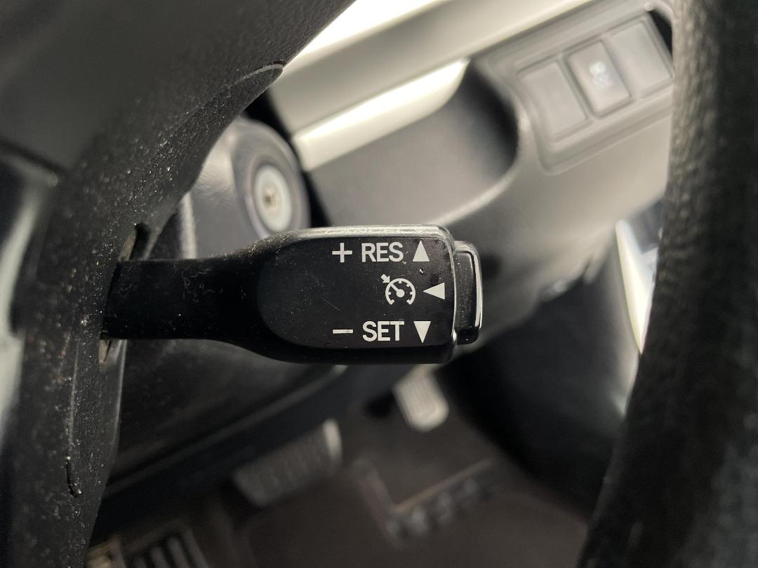 Photo '24' of Toyota Camry