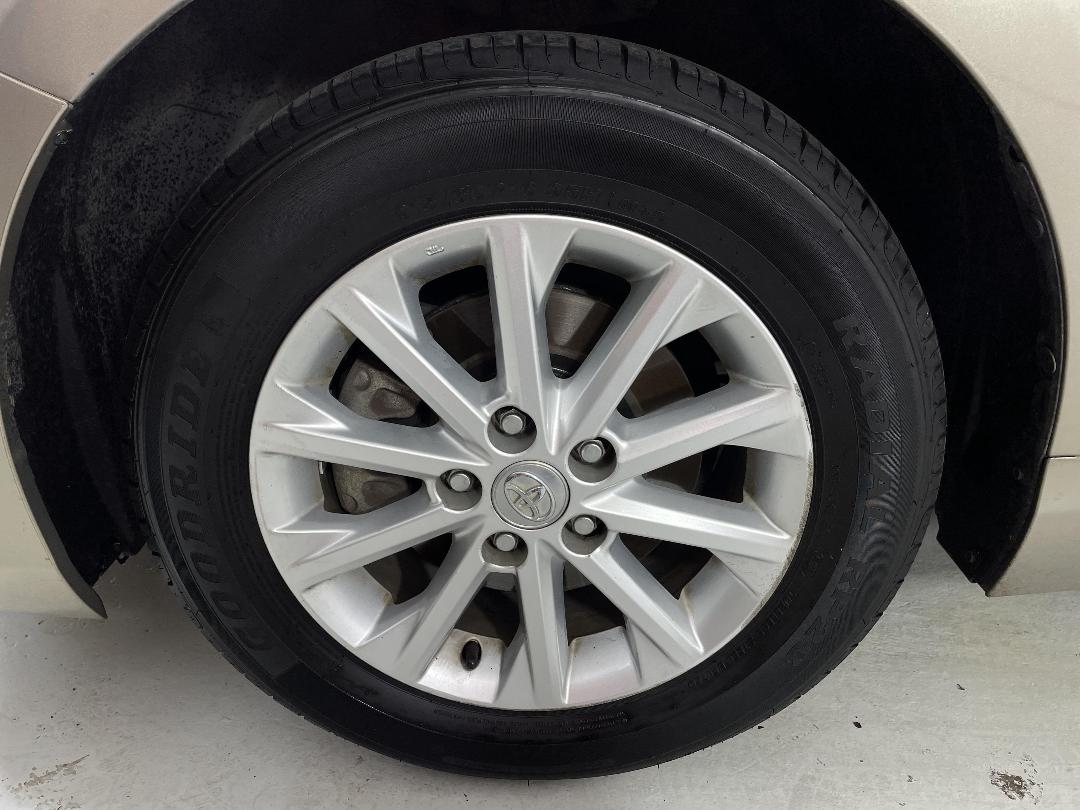 Photo '10' of Toyota Camry