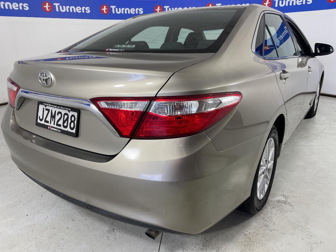 Photo '7' of Toyota Camry