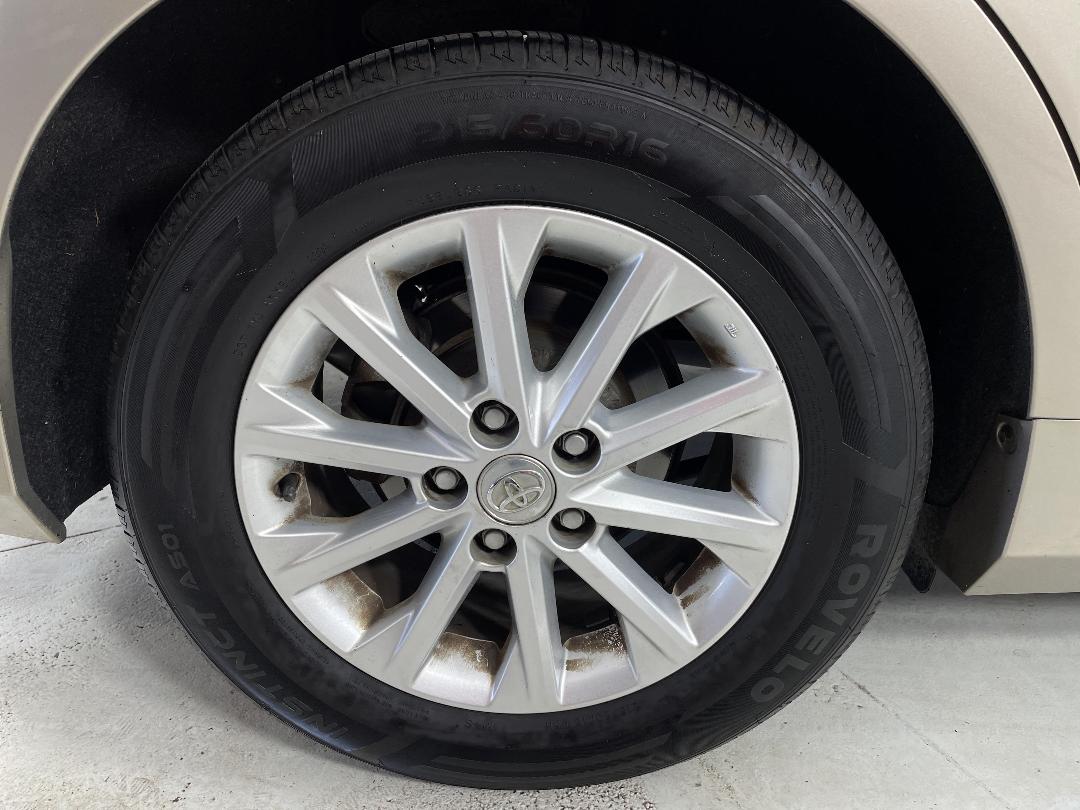 Photo '12' of Toyota Camry