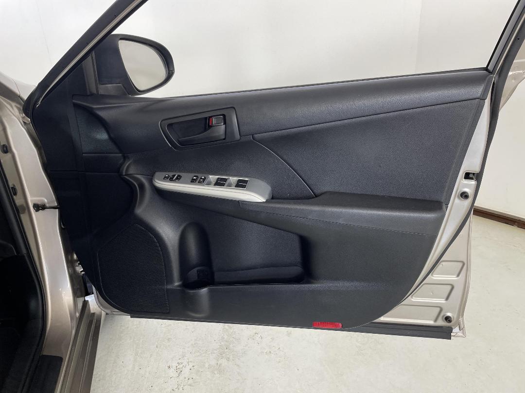 Photo '15' of Toyota Camry