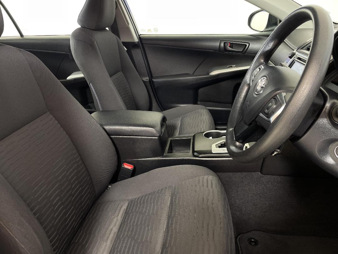 Photo '16' of Toyota Camry