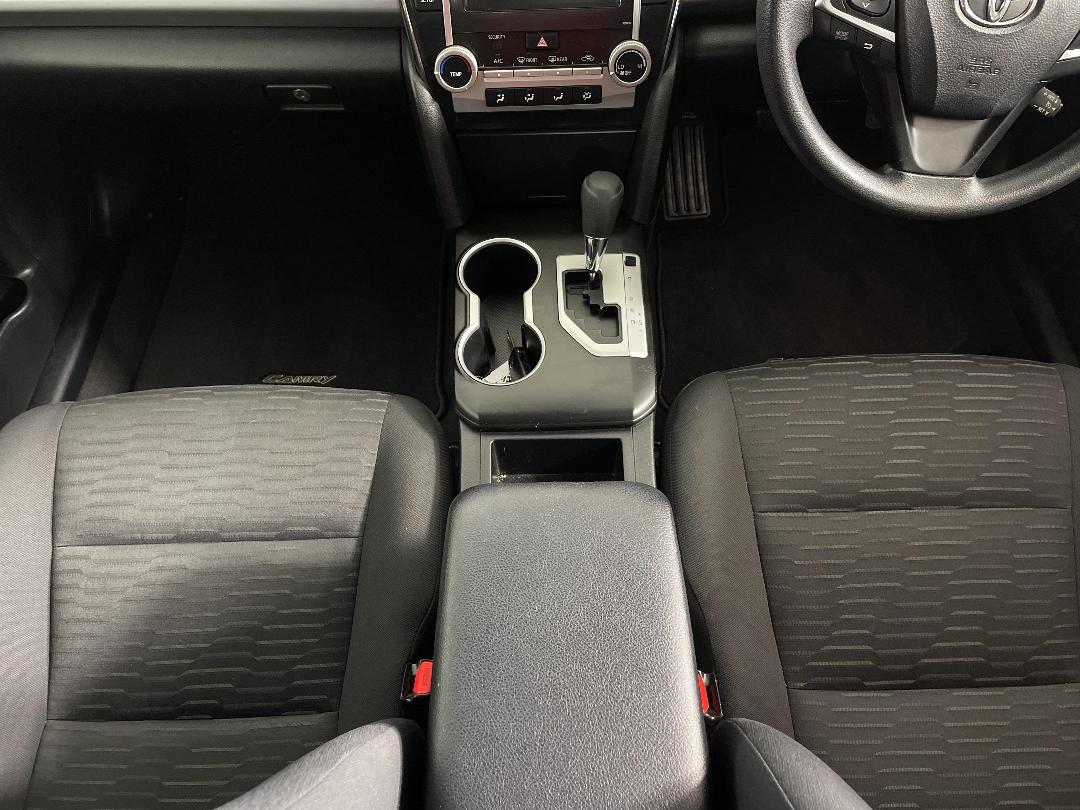 Photo '18' of Toyota Camry