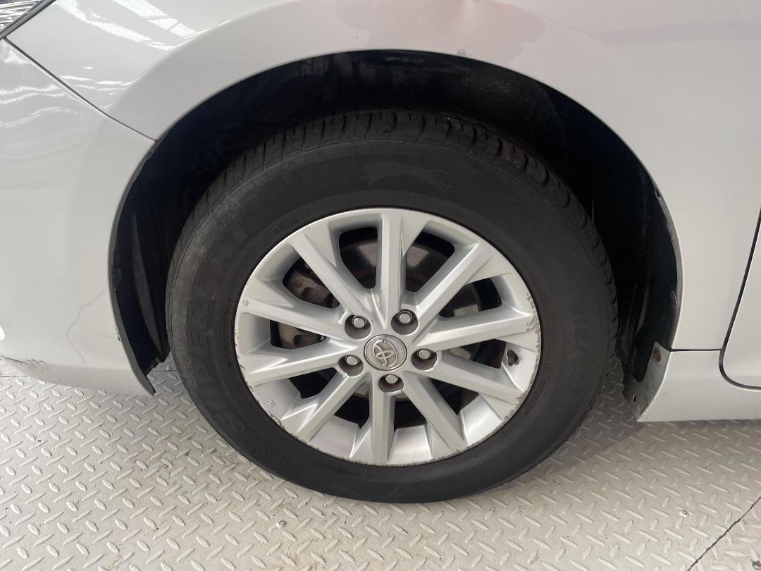 Photo '10' of Toyota Camry