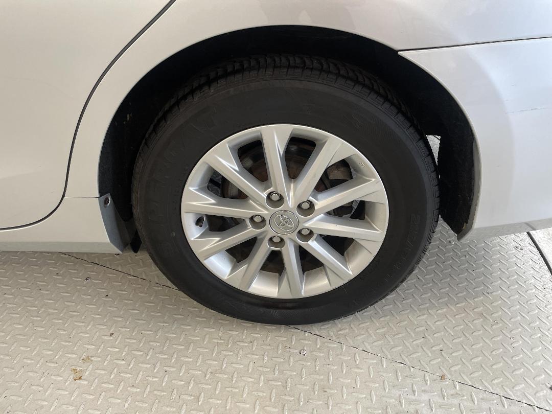 Photo '11' of Toyota Camry