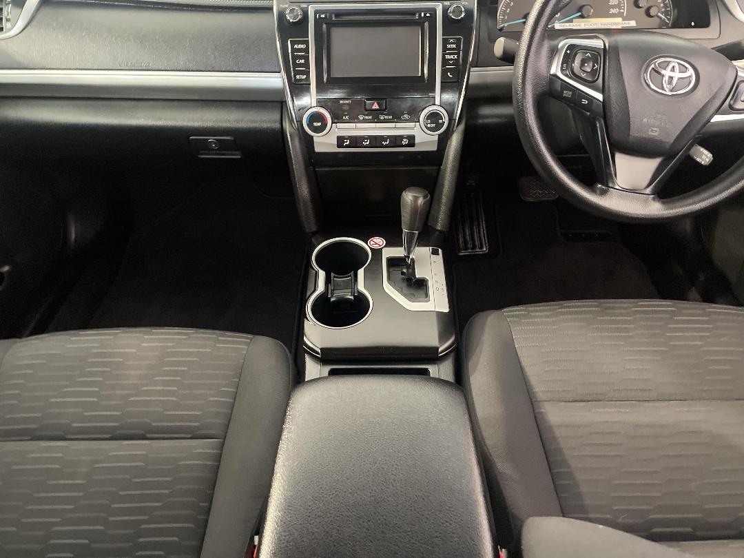 Photo '18' of Toyota Camry