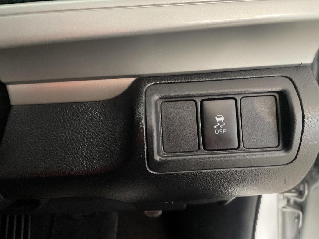 Photo '24' of Toyota Camry