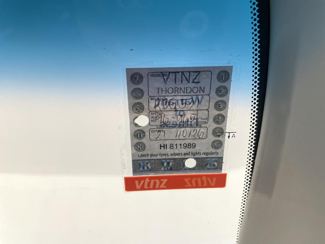 Photo '32' of Toyota Camry