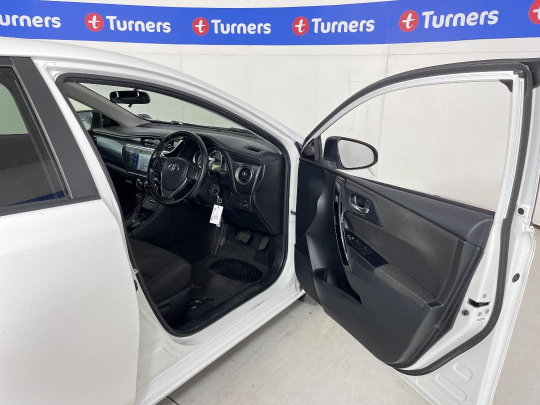 Photo '15' of Toyota Corolla Photo '15' of Toyota Corolla